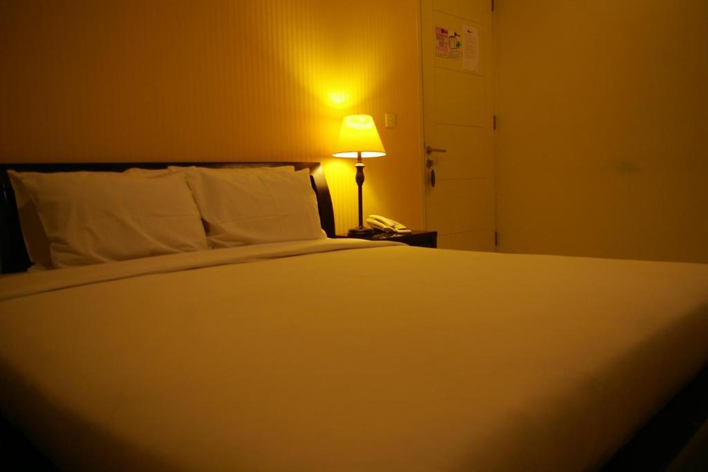 The Orchid Hotel Амбон Номер фото